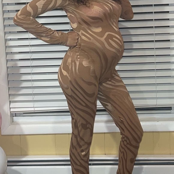 One piece - Picture 2 of 2